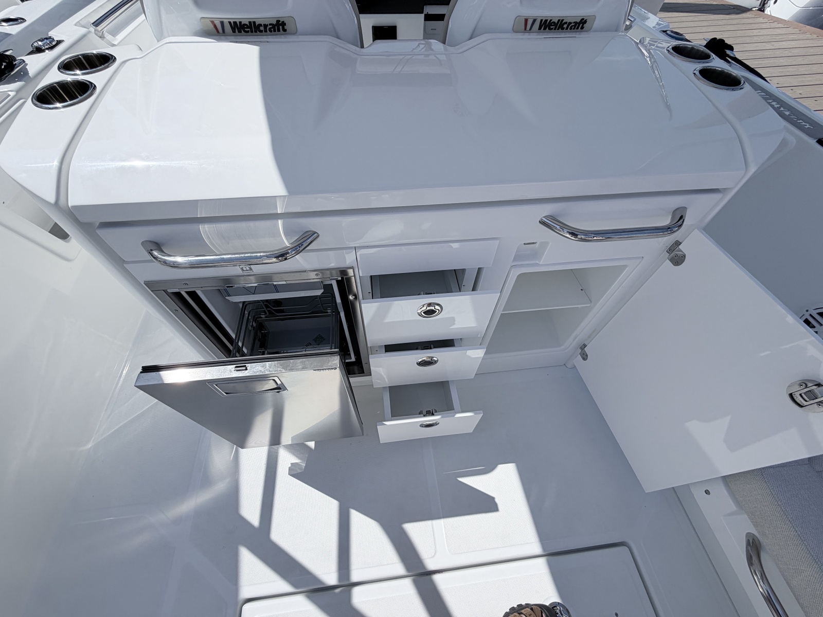 2027 Wellcraft T-Top High Windshield
