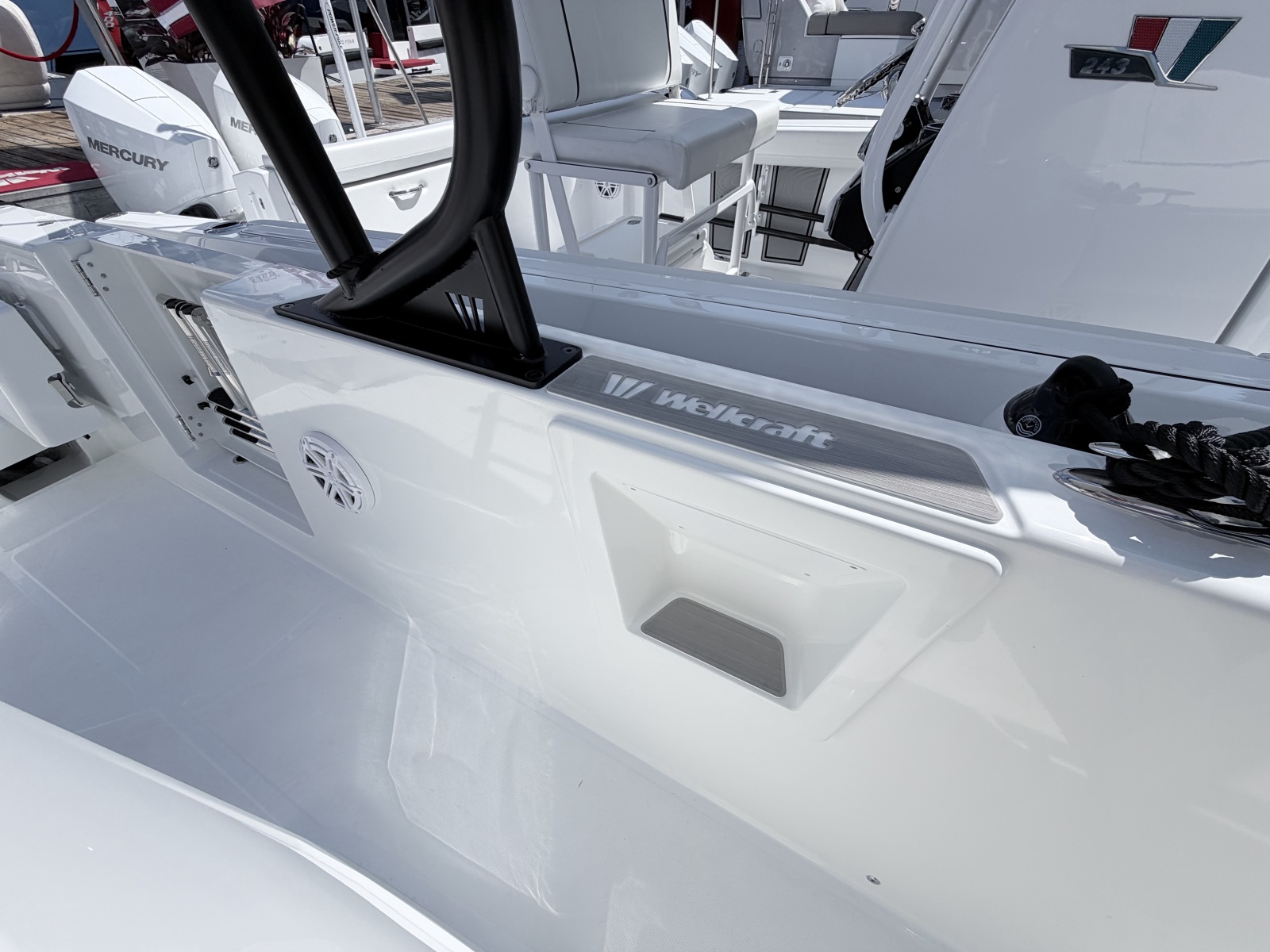 2027 Wellcraft T-Top High Windshield