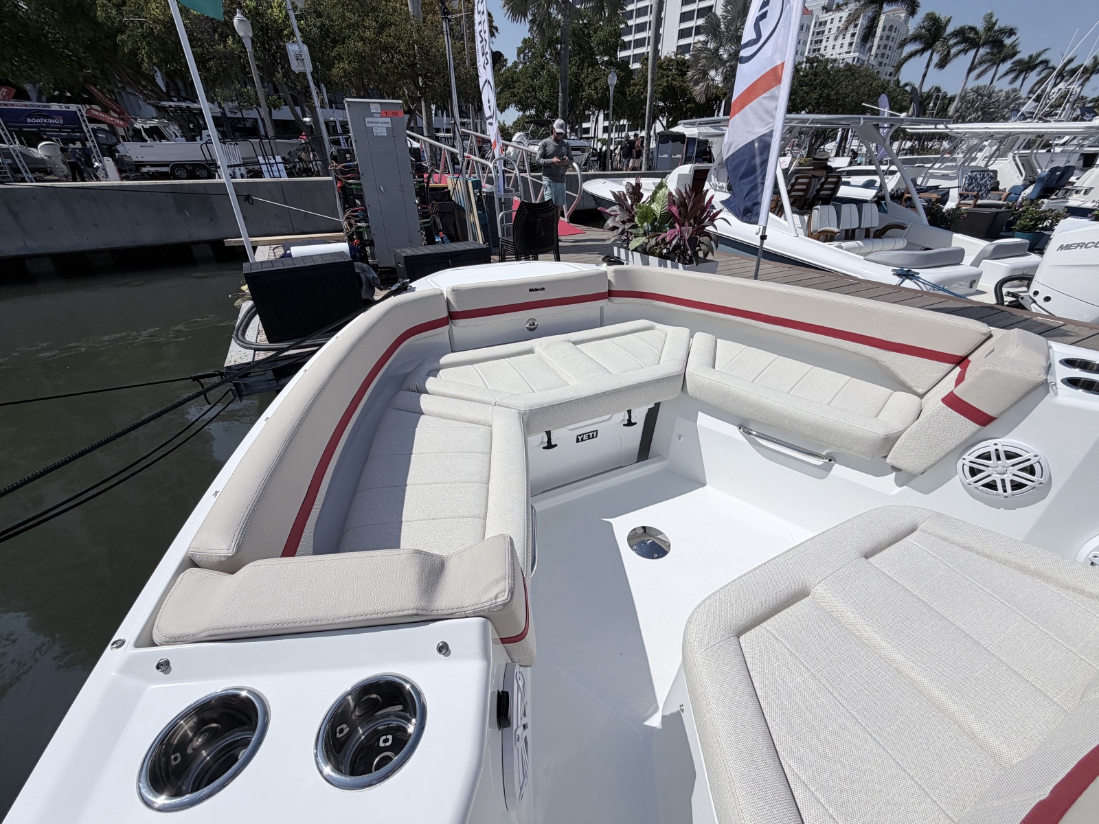 2027 Wellcraft T-Top High Windshield