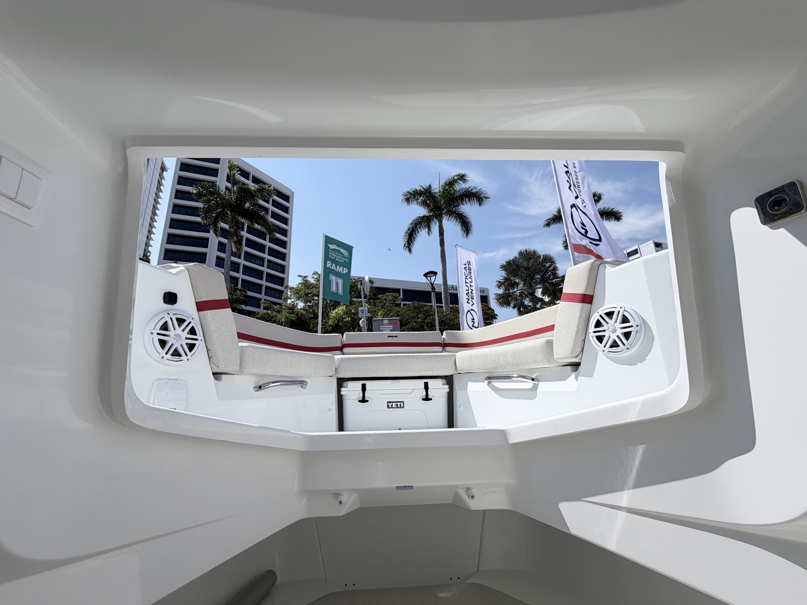 2027 Wellcraft T-Top High Windshield