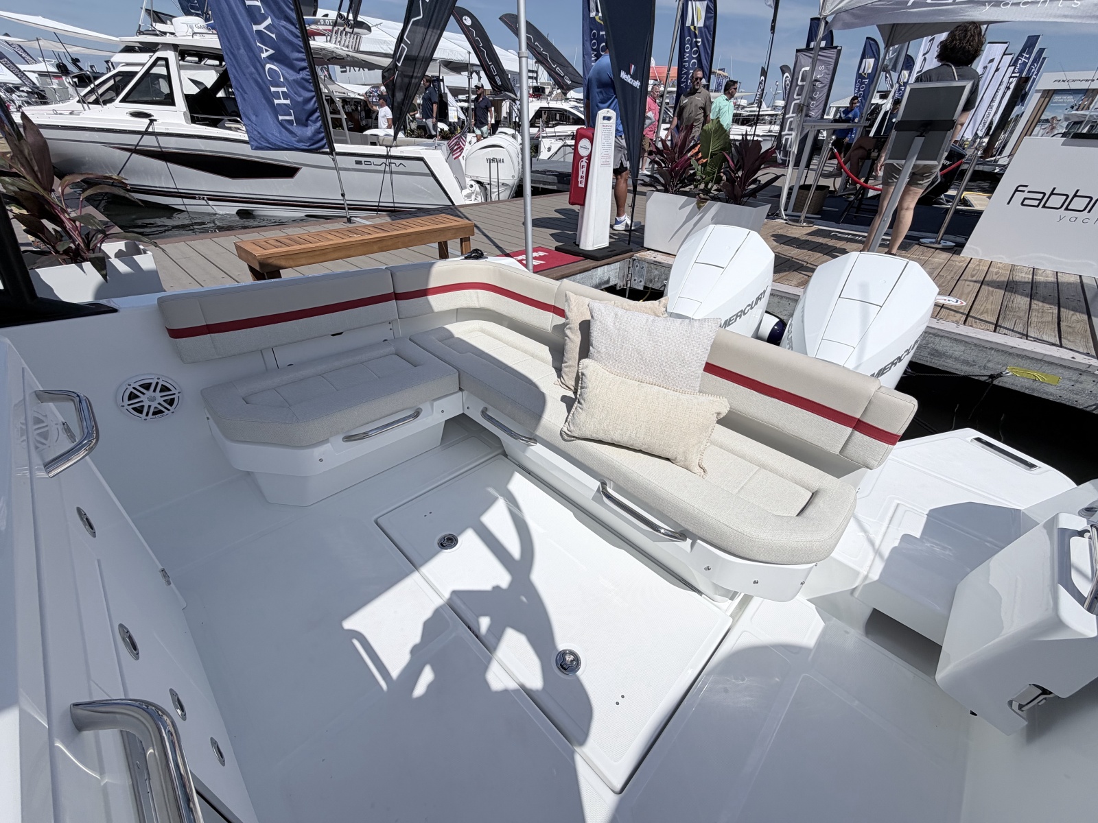 2027 Wellcraft T-Top High Windshield