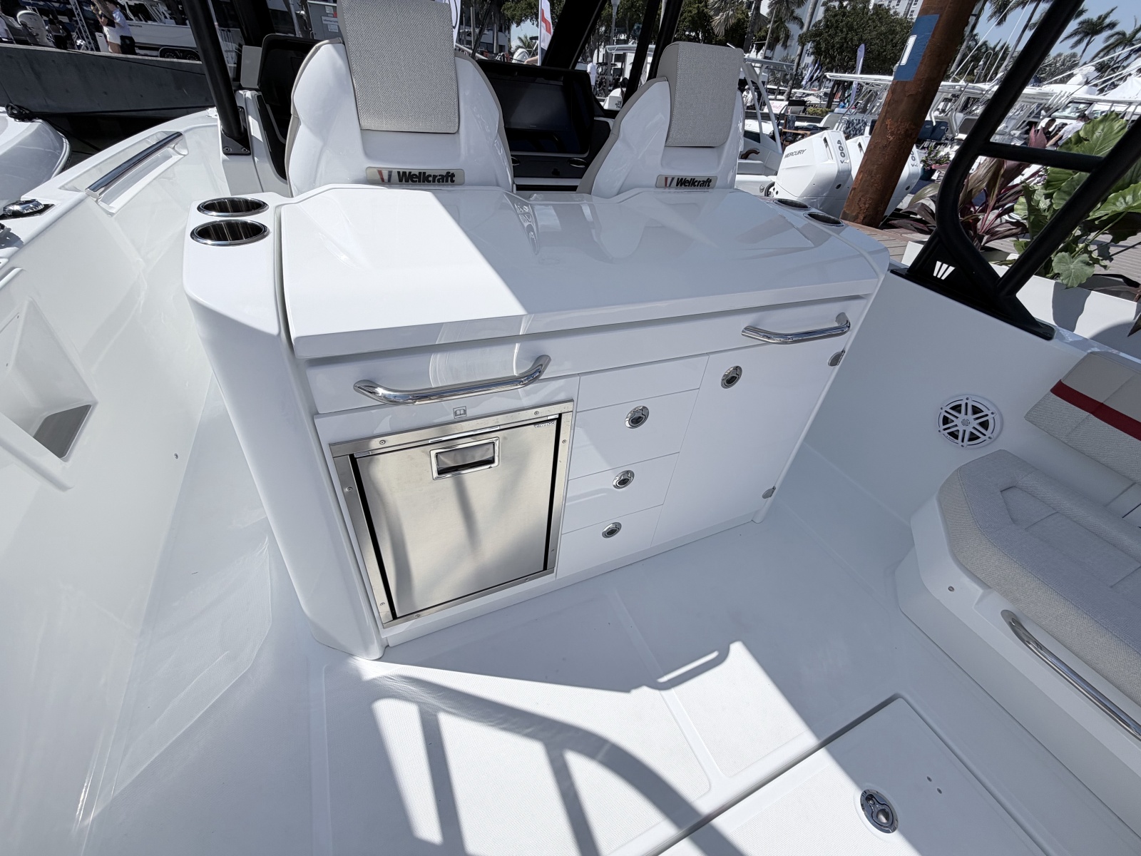 2027 Wellcraft T-Top High Windshield