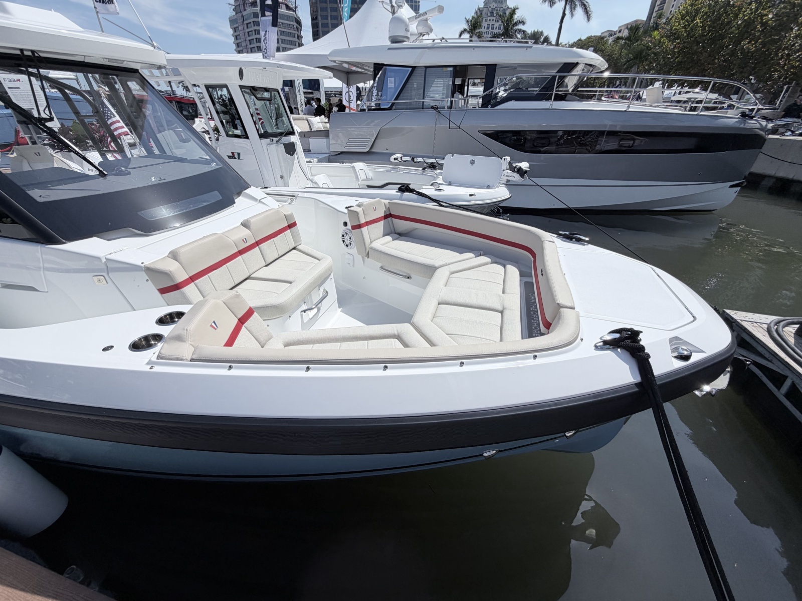 2027 Wellcraft T-Top High Windshield