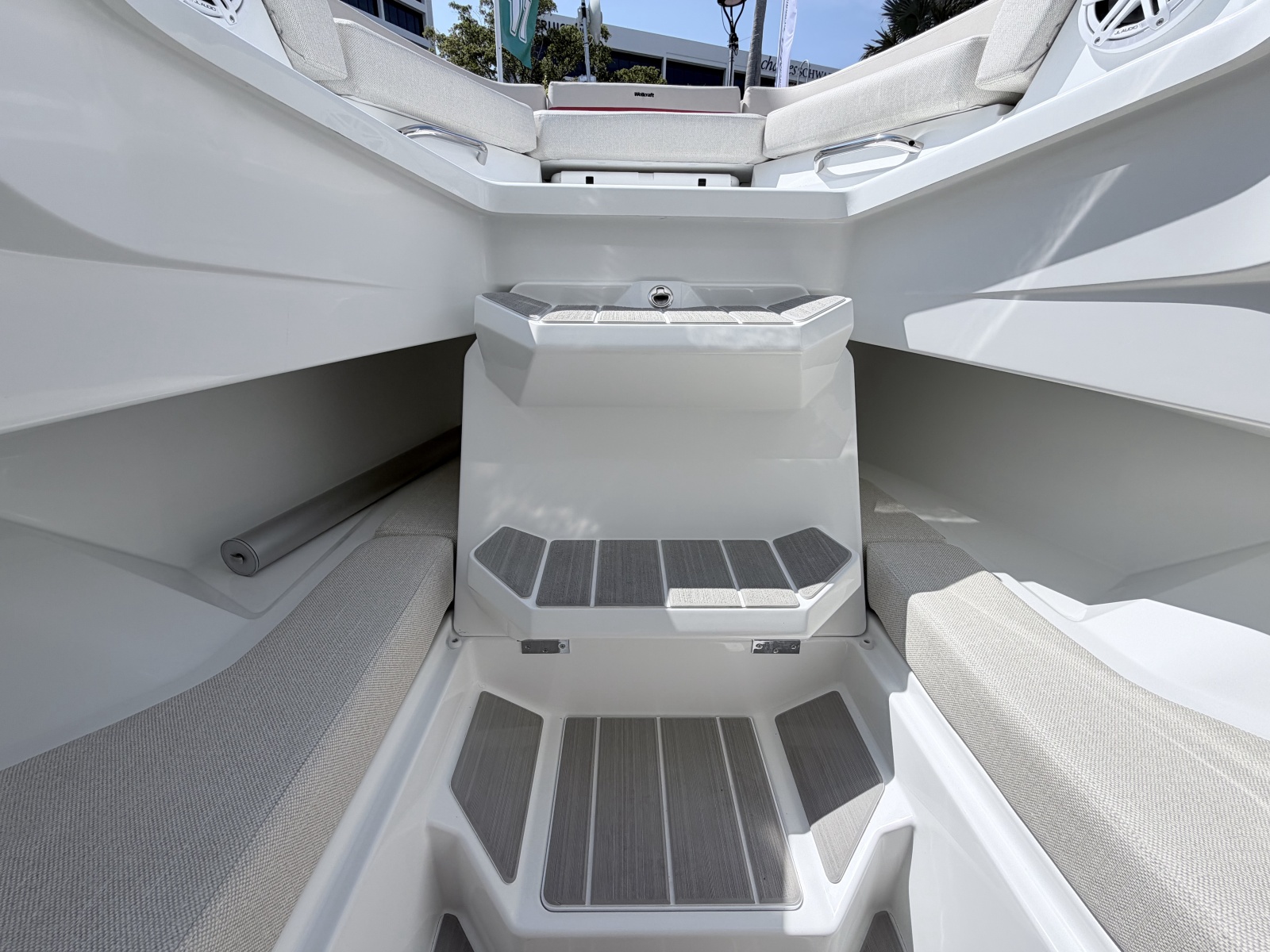 2027 Wellcraft T-Top High Windshield