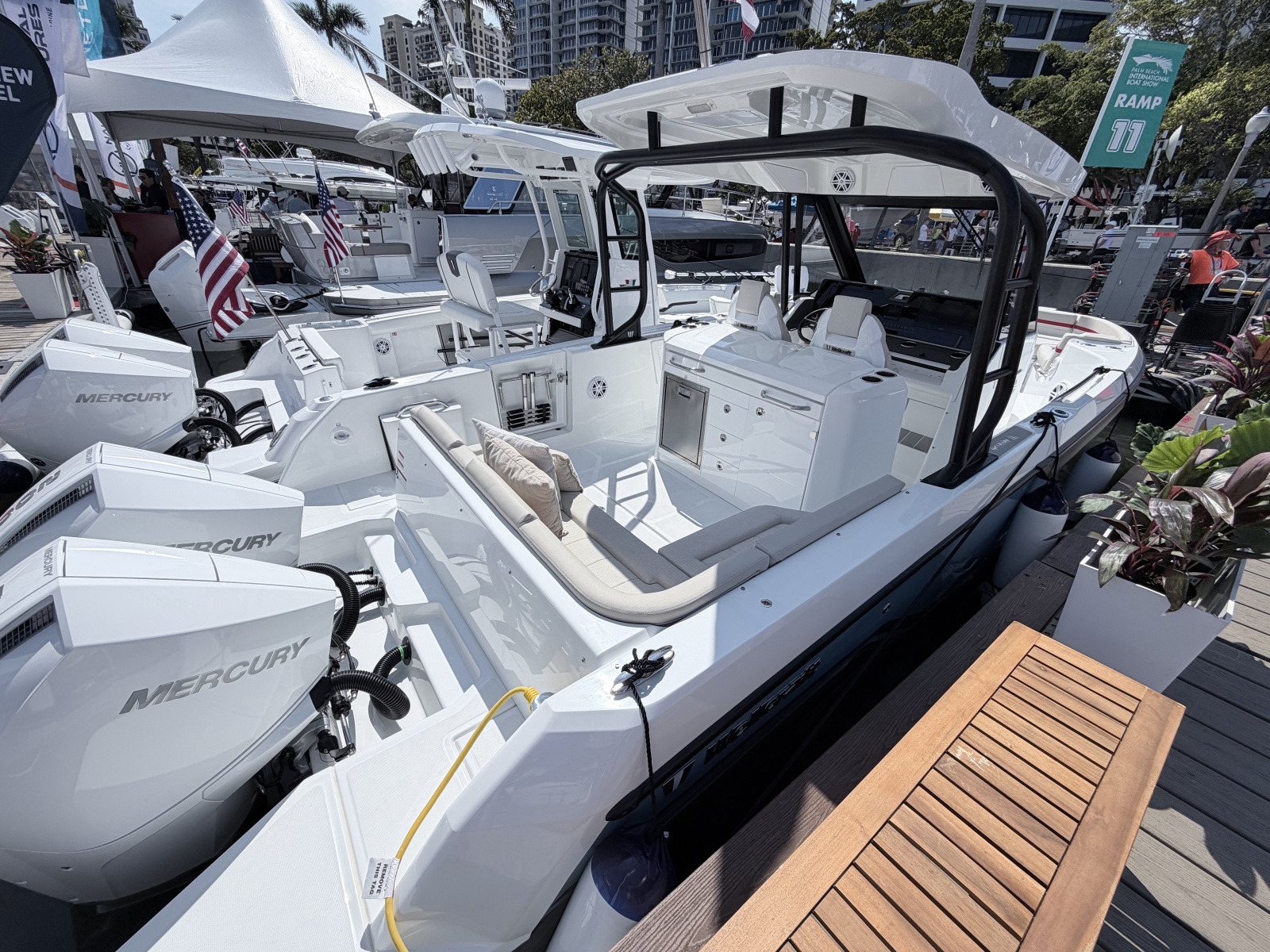 2027 Wellcraft T-Top High Windshield