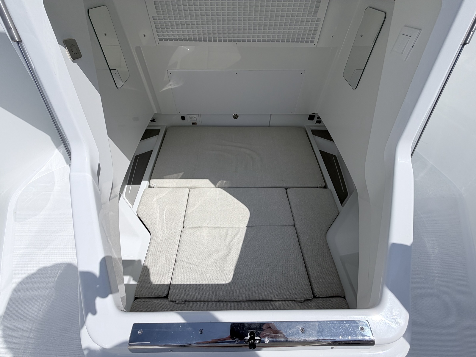 2027 Wellcraft T-Top High Windshield