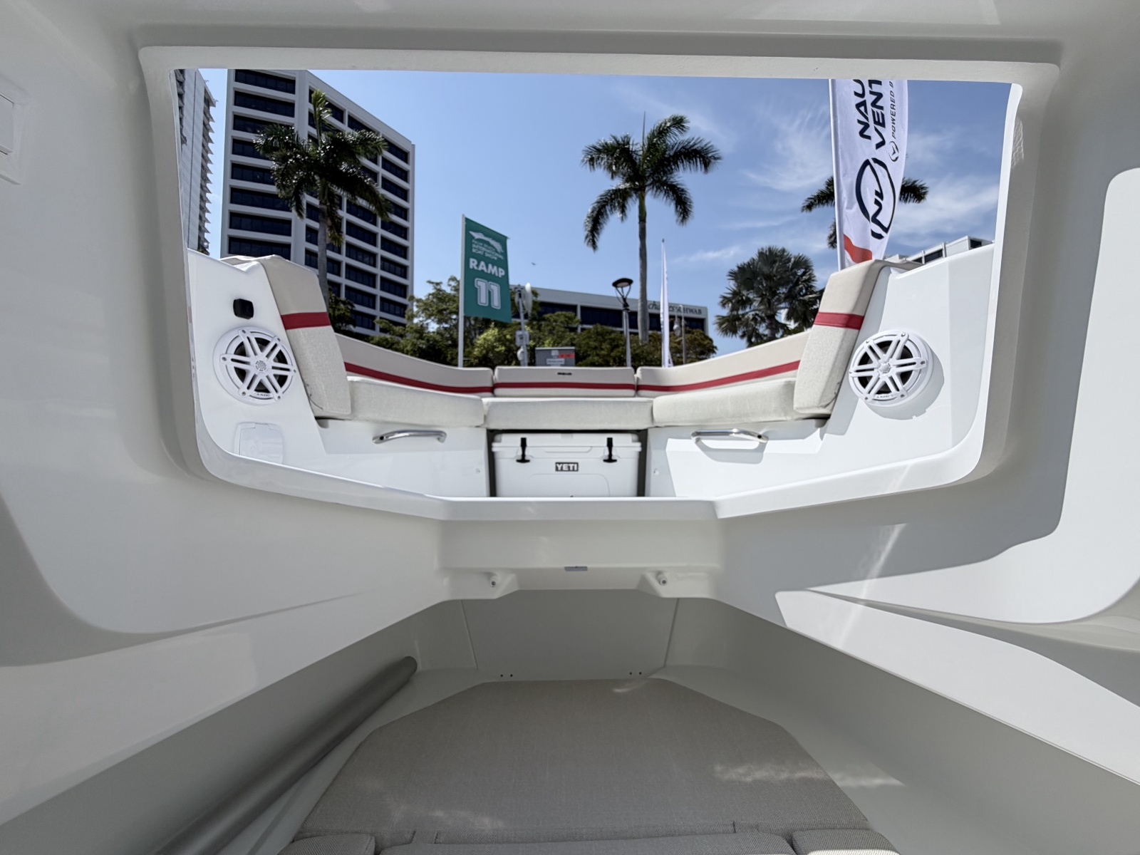 2027 Wellcraft T-Top High Windshield