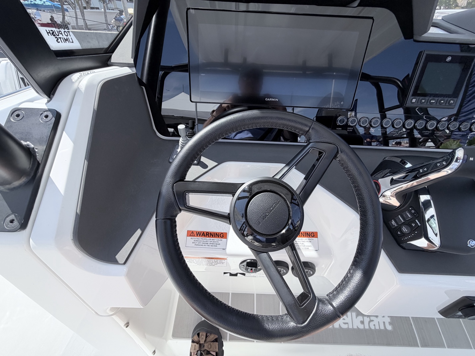 2027 Wellcraft T-Top High Windshield