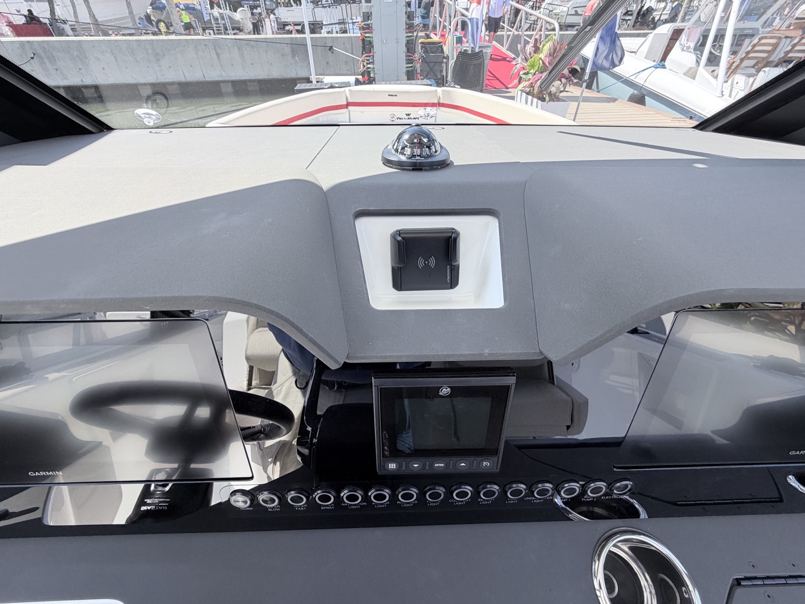 2027 Wellcraft T-Top High Windshield