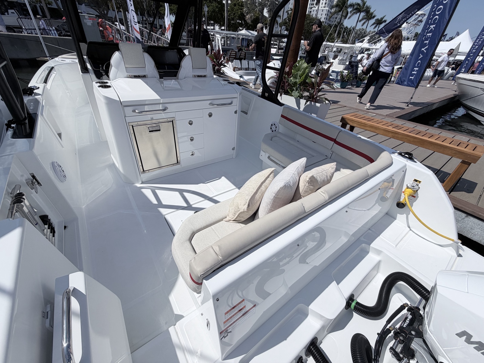 2027 Wellcraft T-Top High Windshield