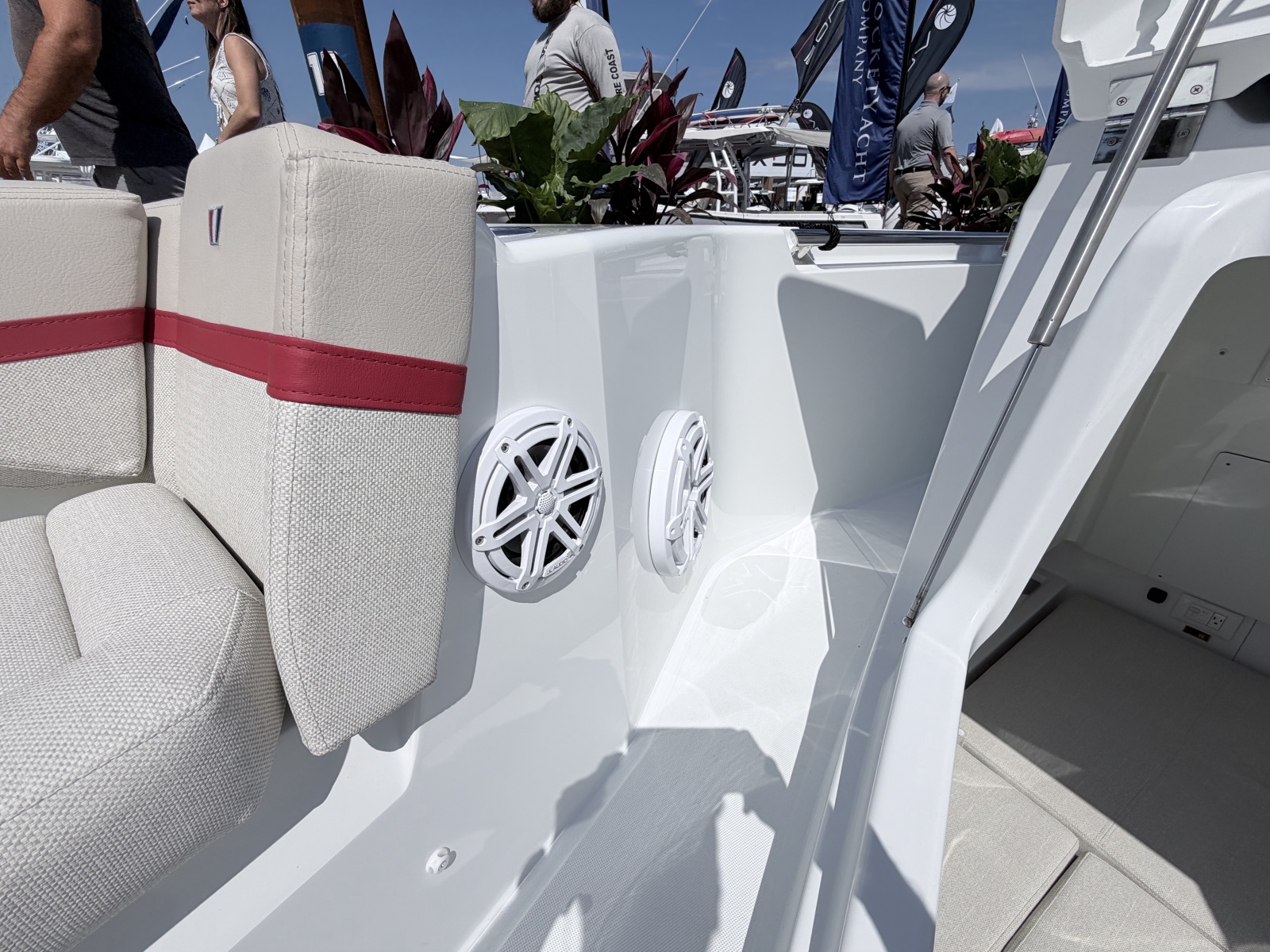 2027 Wellcraft T-Top High Windshield