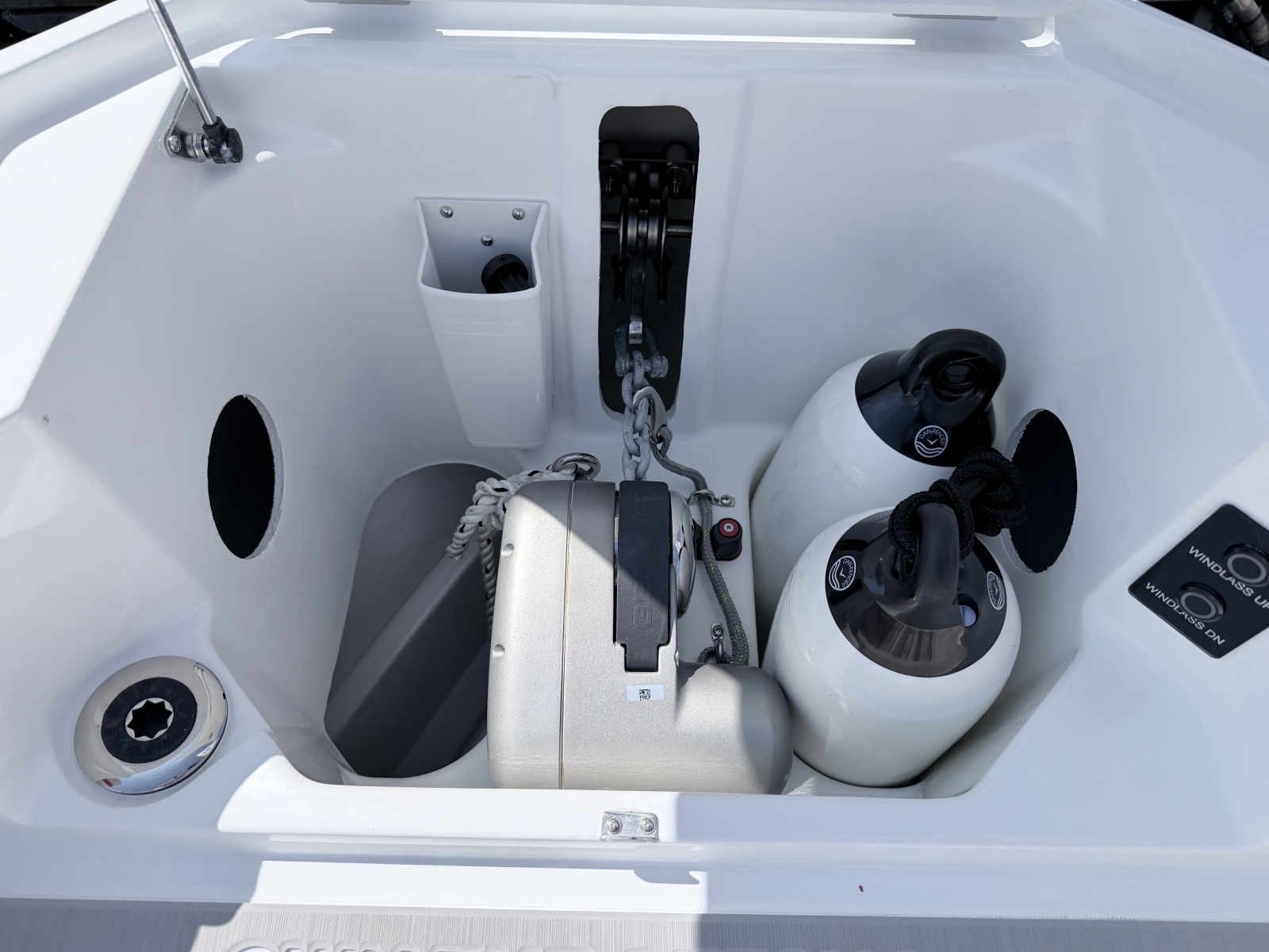 2027 Wellcraft T-Top High Windshield