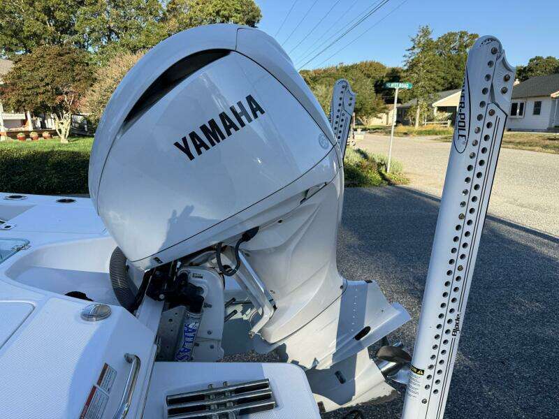 24ft Everglades Yacht For Sale