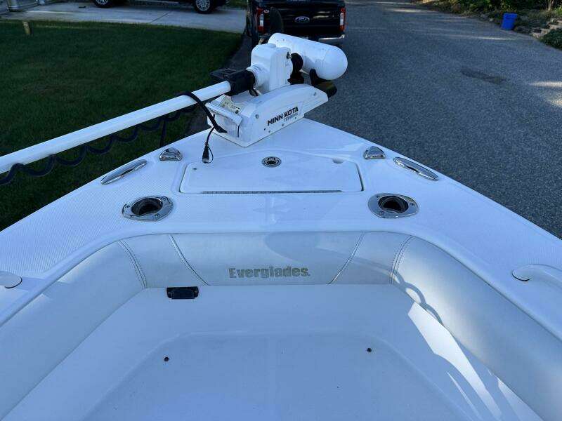 24ft Everglades Yacht For Sale
