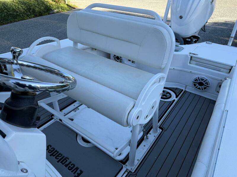 24ft Everglades Yacht For Sale
