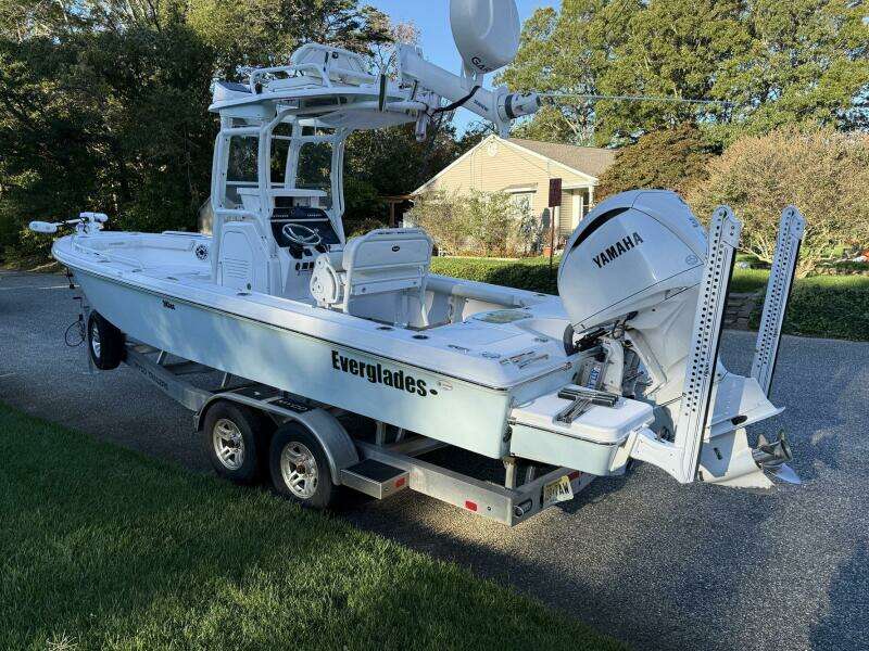 24ft Everglades Yacht For Sale