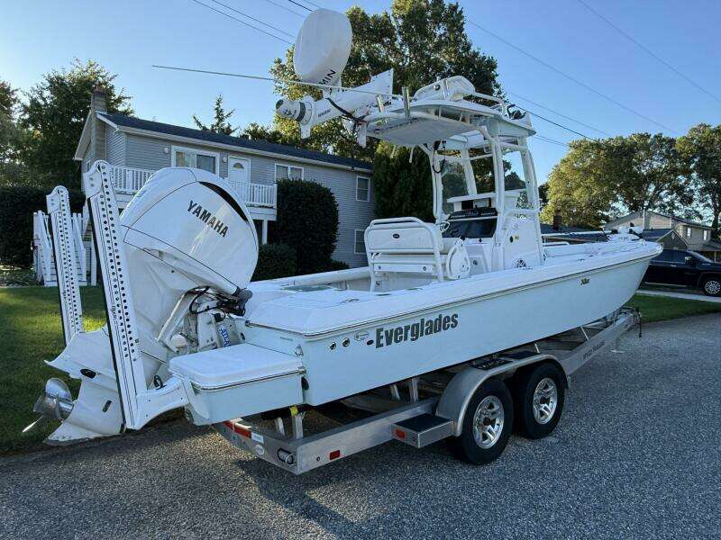 24ft Everglades Yacht For Sale