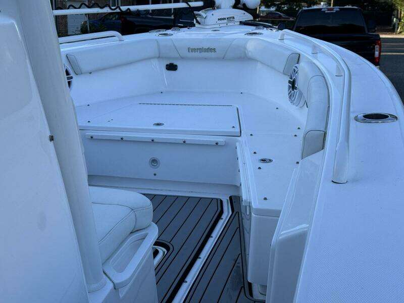 24ft Everglades Yacht For Sale