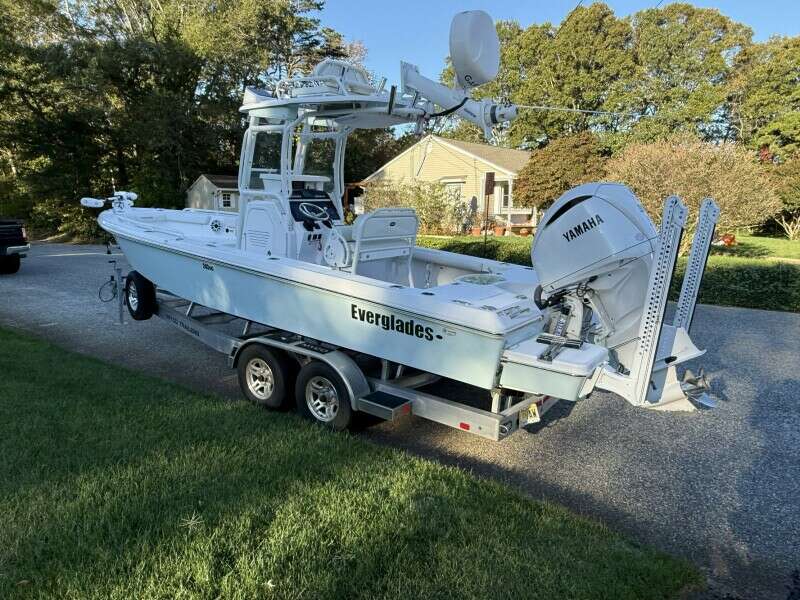 24ft Everglades Yacht For Sale