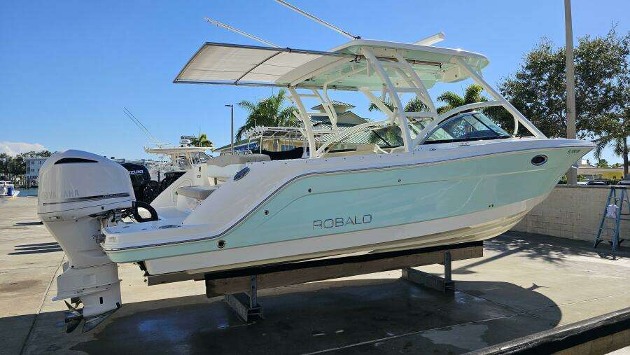 31ft Robalo Yacht For Sale