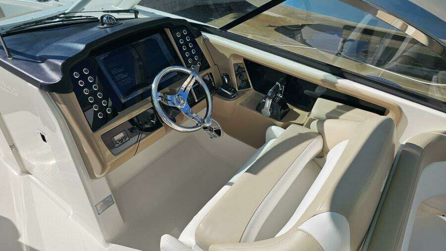 31ft Robalo Yacht For Sale