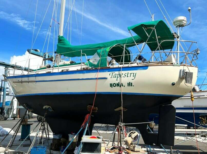 TAPESTRY 34ft Pacific Seacraft Yacht For Sale