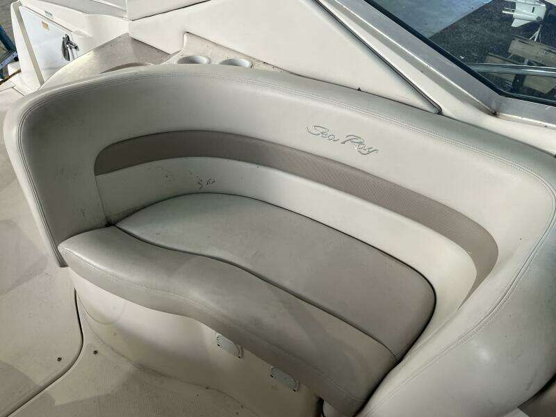 32ft Sea Ray Yacht For Sale