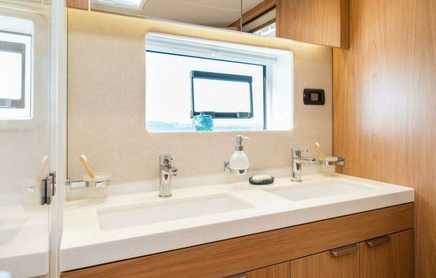 Bali 5.8 master ensuite bathroom