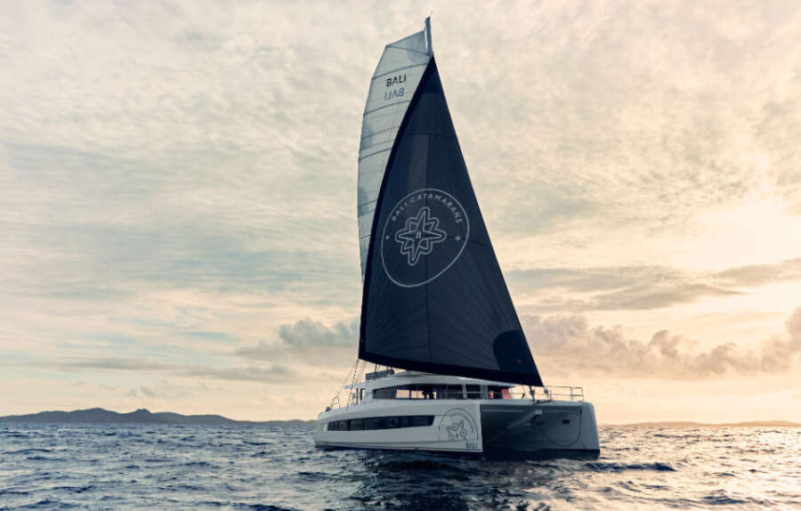Catamaran Bali 5.8