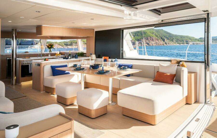 Bali 5.8 interior seating