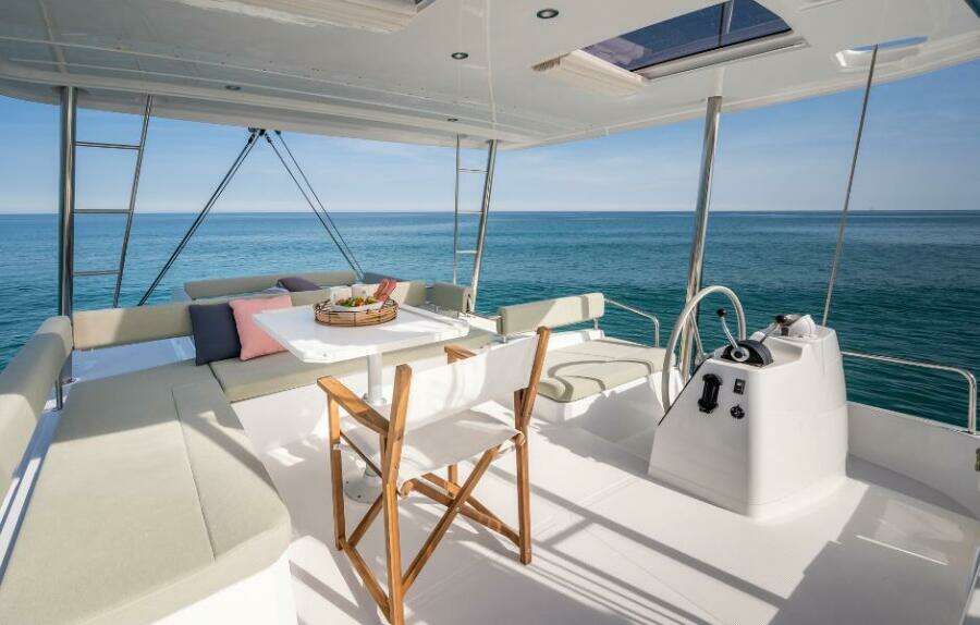 Catamaran Bali 4.6 flybridge