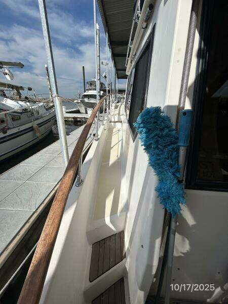 40' Kha Shing port side deck2 40' Kha Shing port side deck2
