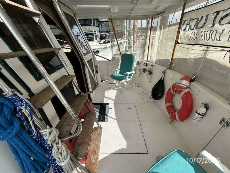 40' Kha Shing aftdeck starboard 40' Kha Shing aftdeck starboard