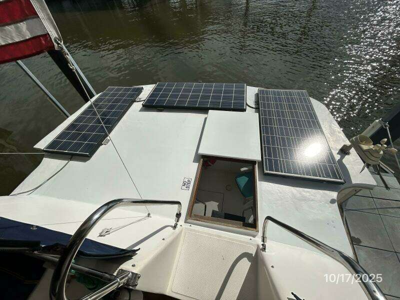 40' Kha Shing solar panels 40' Kha Shing solar panels