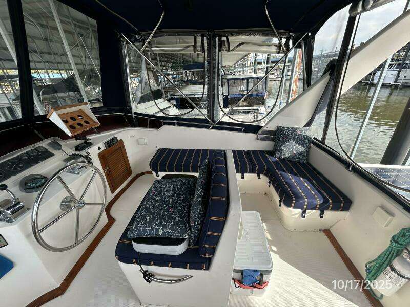 40' Kha Shing flybridge starboard 40' Kha Shing flybridge starboard