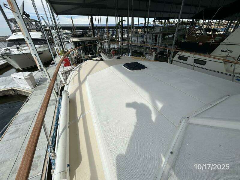 40' Kha Shing foredeck1 40' Kha Shing foredeck1