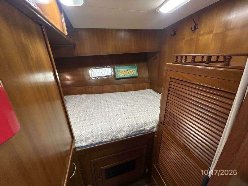 40' Kha Shing guest stateroom 40' Kha Shing guest stateroom