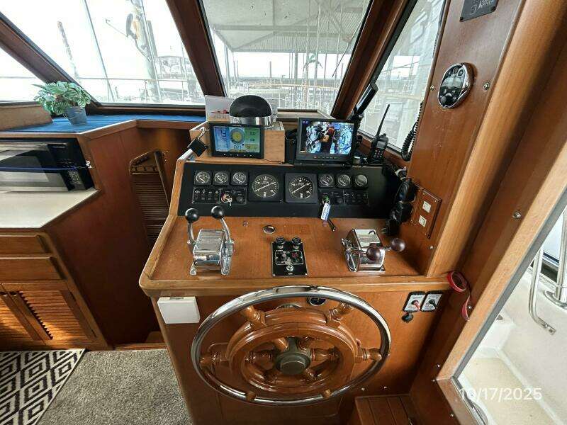 40' Kha Shing lower helm3 40' Kha Shing lower helm3