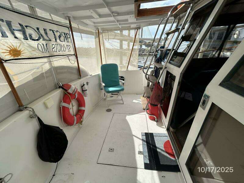40' Kha Shing aftdeck port 40' Kha Shing aftdeck port