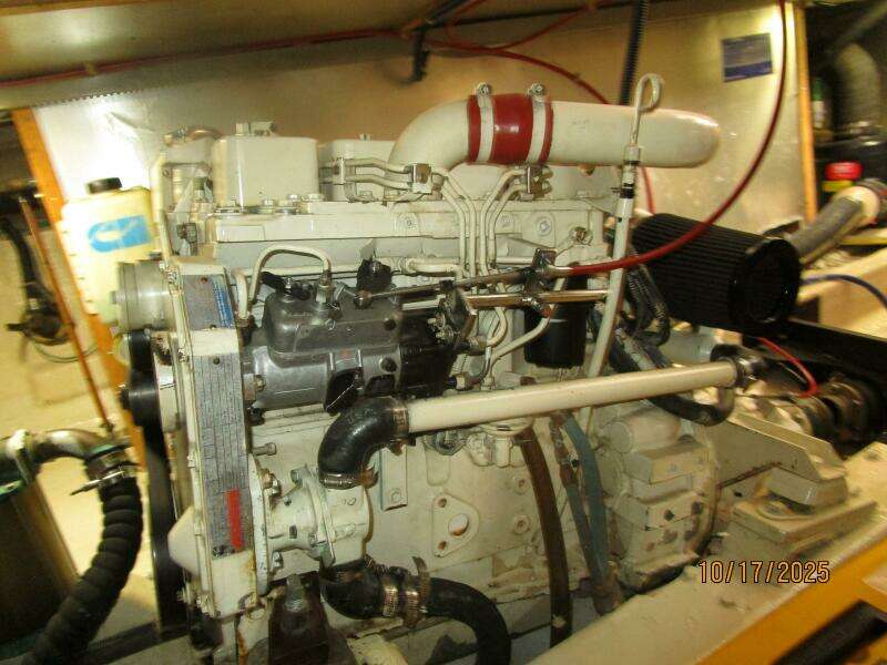 40' Kha Shing starboard main engine 40' Kha Shing starboard main engine