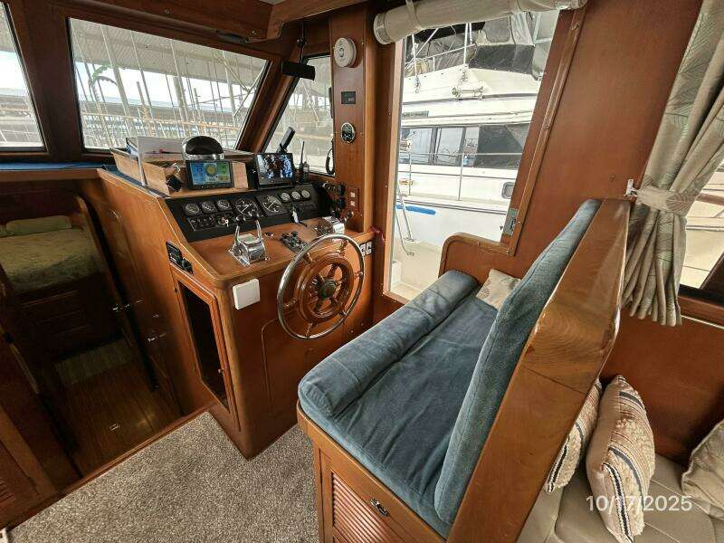 40' Kha Shing lower helm1 40' Kha Shing lower helm1