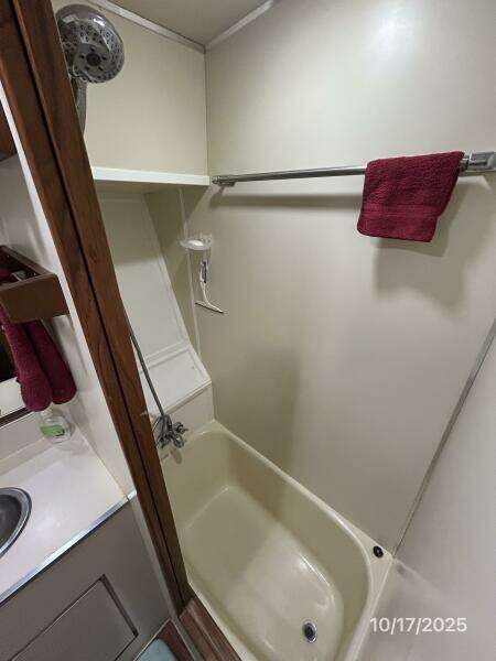 40' Kha Shing shower 40' Kha Shing shower
