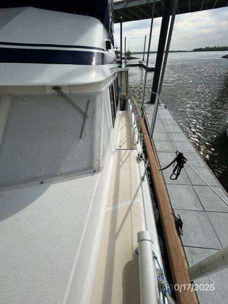 40' Kha Shing port side deck1 40' Kha Shing port side deck1