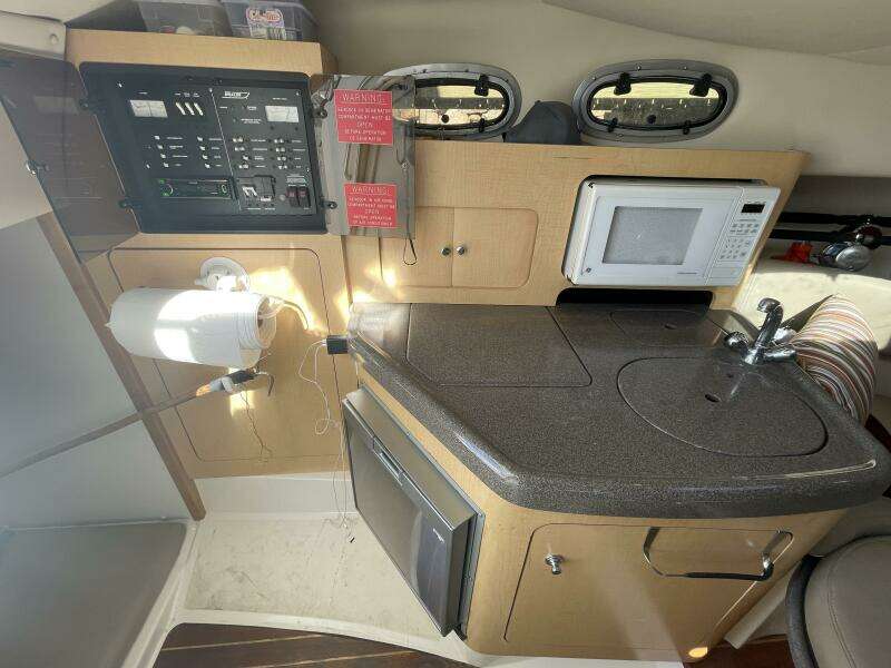 Mad Fish 28ft Boston Whaler Yacht For Sale