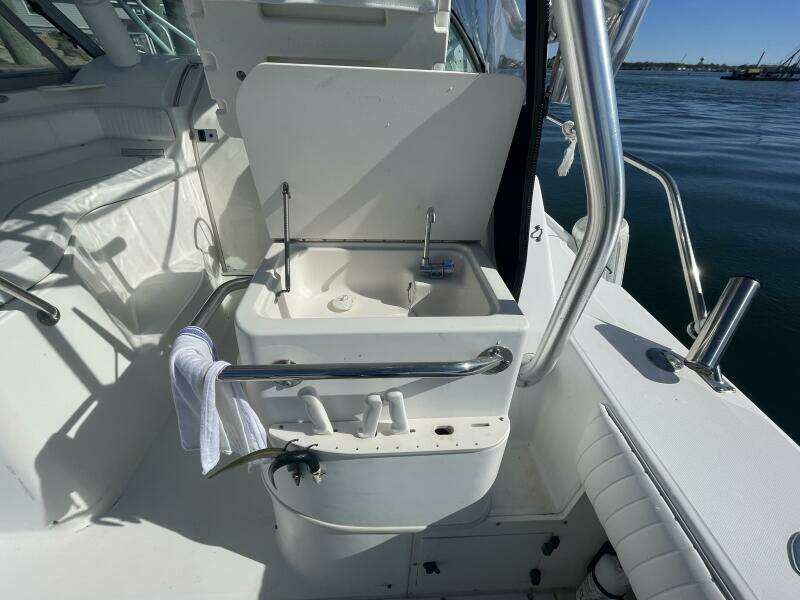 Mad Fish 28ft Boston Whaler Yacht For Sale
