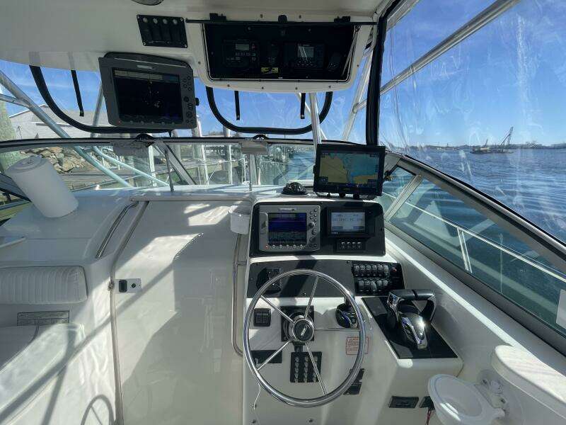 Mad Fish 28ft Boston Whaler Yacht For Sale