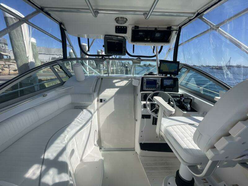 Mad Fish 28ft Boston Whaler Yacht For Sale