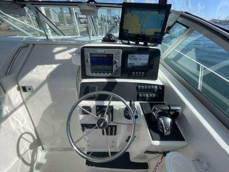 Mad Fish 28ft Boston Whaler Yacht For Sale