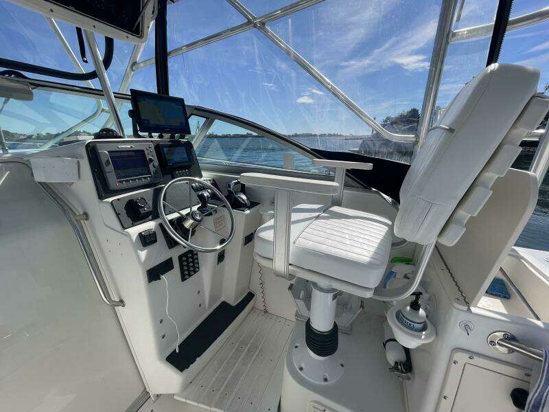 Mad Fish 28ft Boston Whaler Yacht For Sale