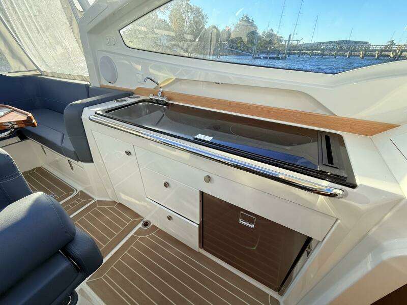 30ft Nimbus Yacht For Sale